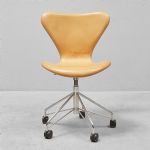 1661 1027 SWIVEL CHAIR